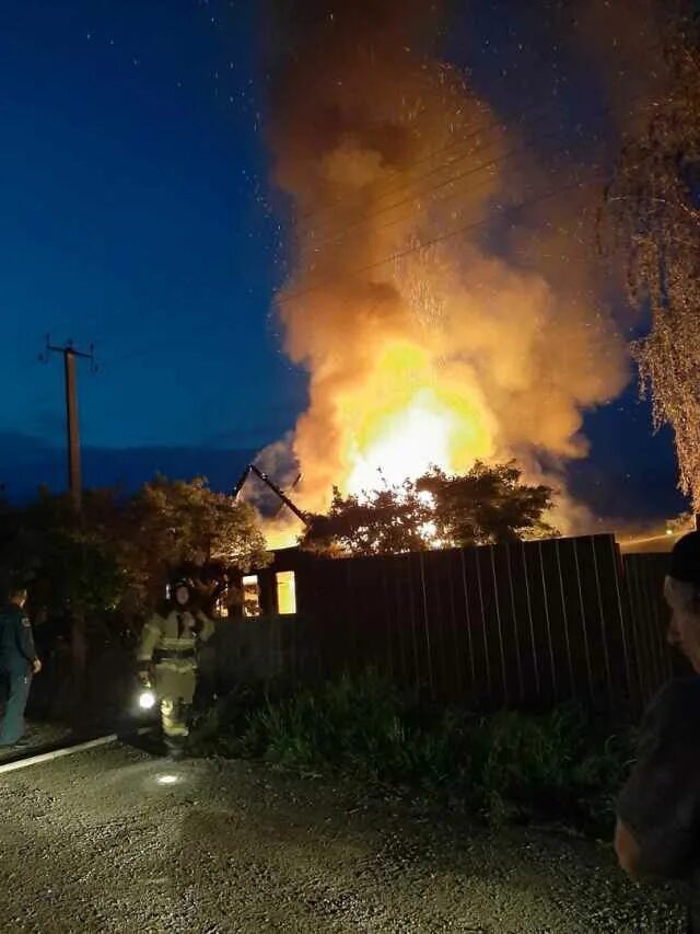 Что горит в великом. Что горит в великом. Сгорел человек на балконе. Великие луки пожары последние. ), англия.