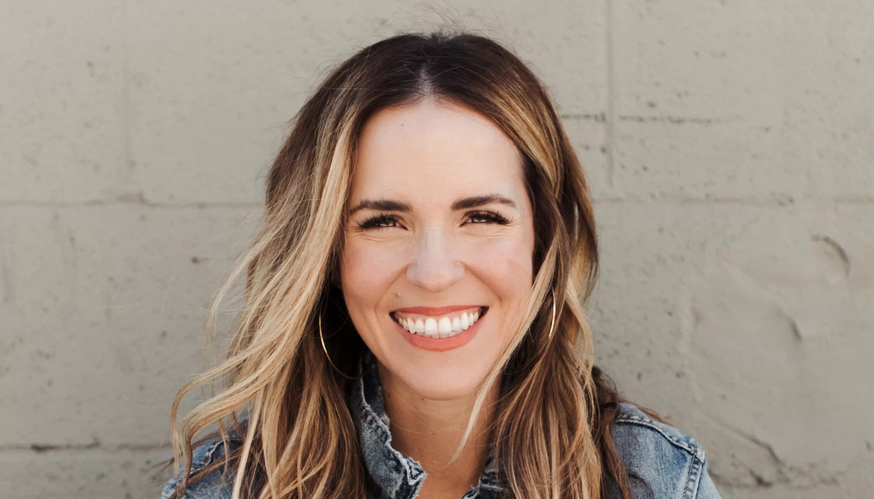 Rachel Hollis. Рейчел Холлис фото. Рэйчел Холлис сейчас. Келли Холлис. Rise weekend