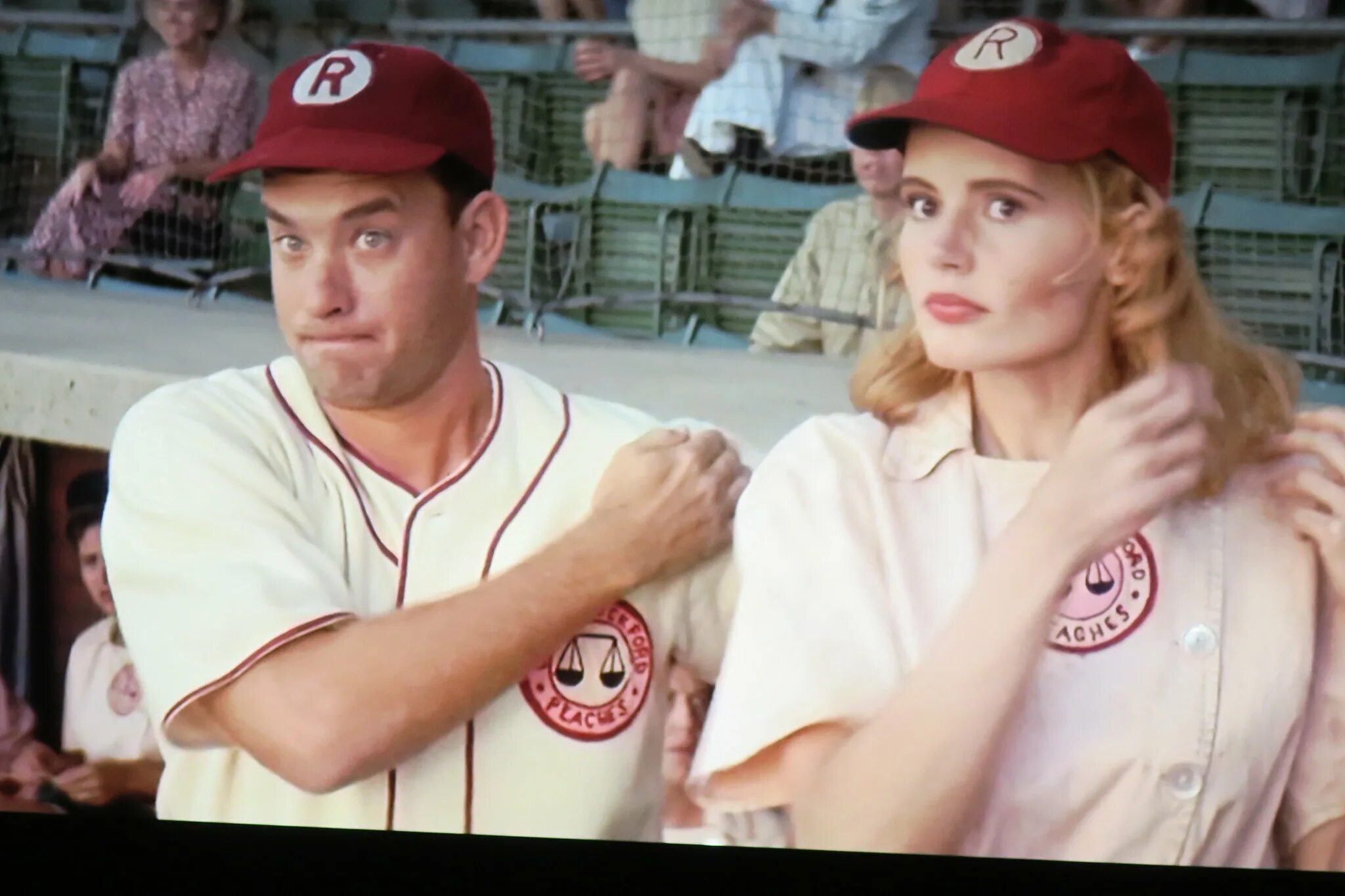 Джина дэвис их собственная лига. A league of their own 1992. Это их лига. Их собственная лига 1992 постер. Джина дэвис бейсбол.
