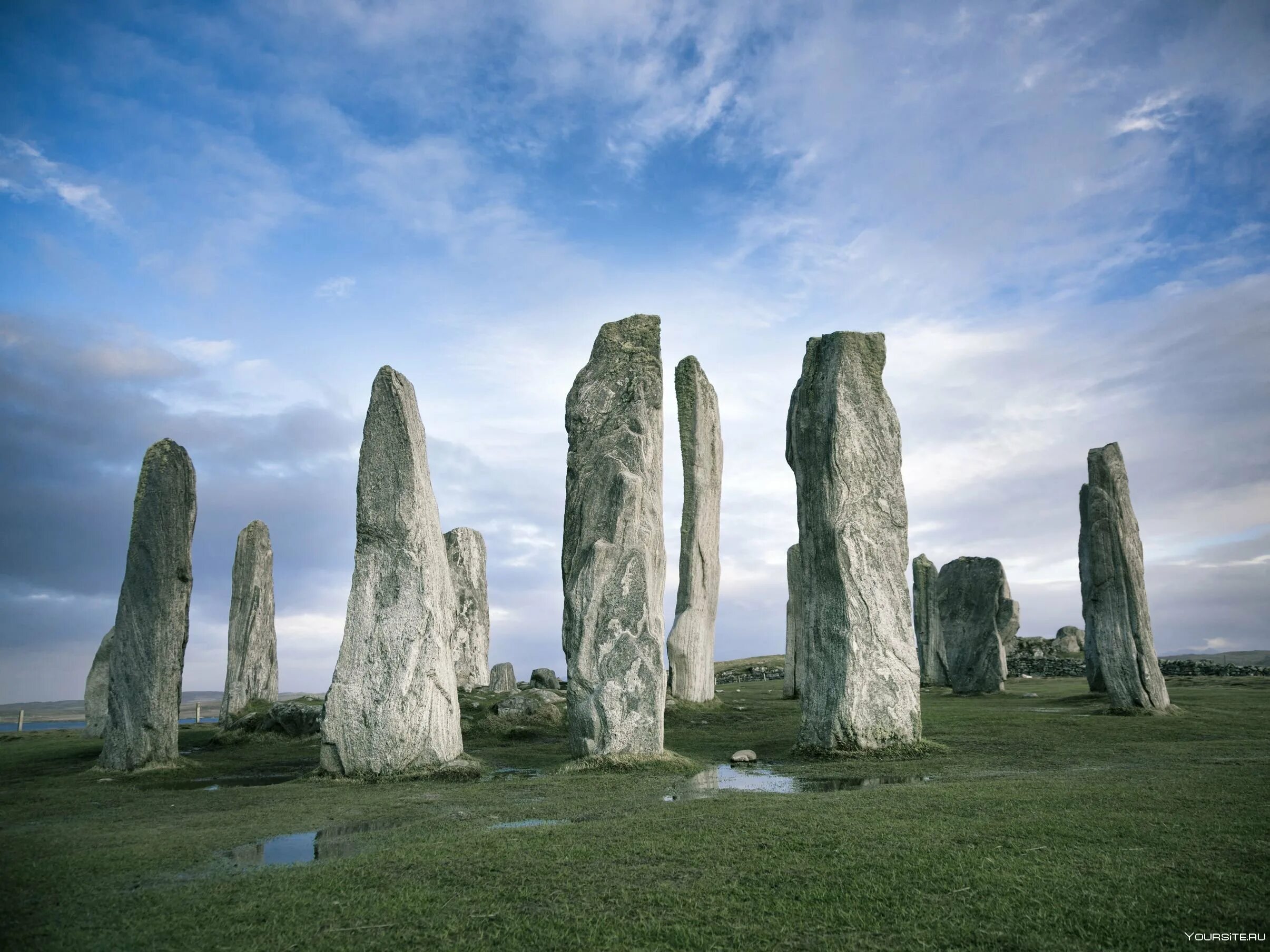 Stonehenge is perhaps the worlds. Камни Калланиш остров Льюис Шотландия. Мегалиты Стоунхендж. Столбы Стоунхендж каменные Стоунхендж. Ирландия Стоунхендж.