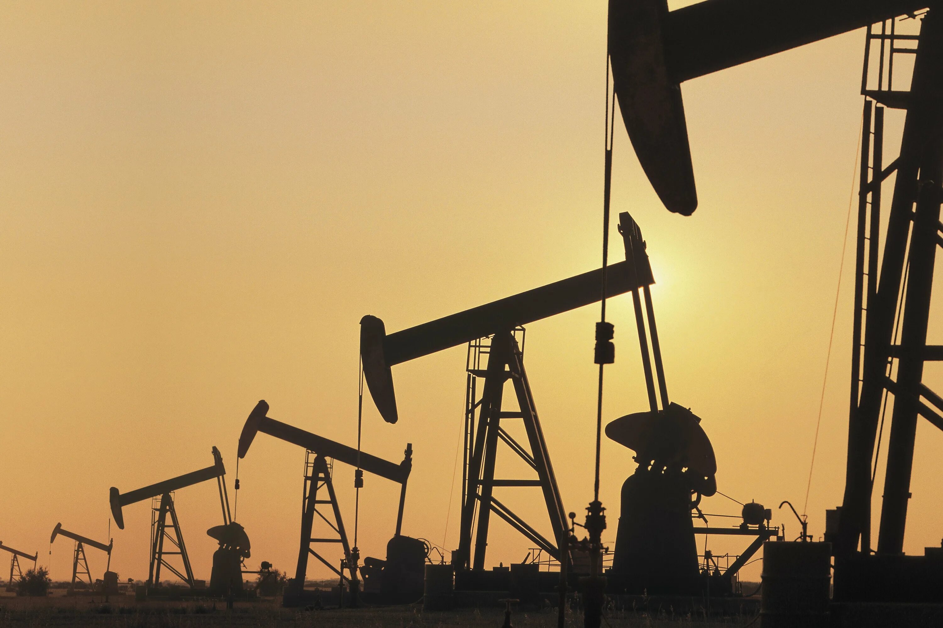Инвестиции в нефтегазовую отрасль. Рынок нефти. Сырьевая экономика. Сырьевая игла. Нефть и газ.