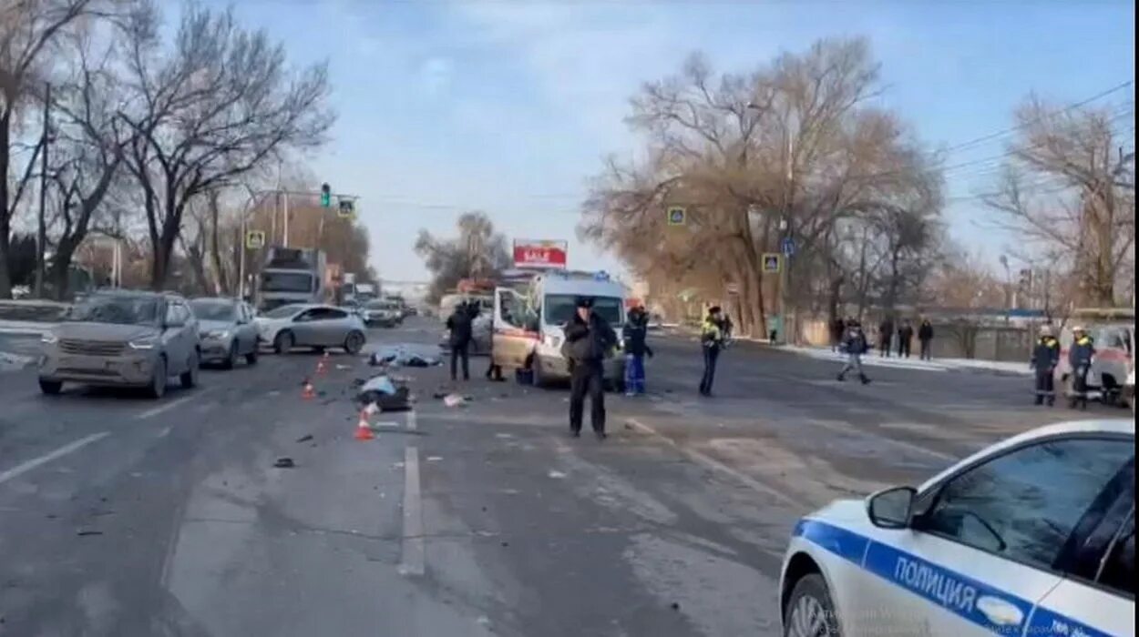 Новости 1 1 2018. Авария в Кировском районе Волгограда вчера. Авария Волгоград Кировский район в КАМАЗ. ДТП Волгоград Кировский.