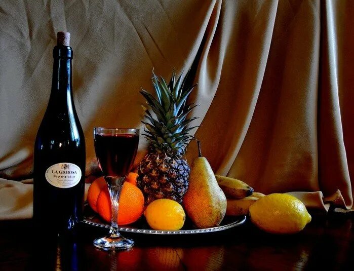 Натюрморт с вином и фруктами. Шампанское и фрукты. Коньяк и фрукты. Натюрморт праздничный стол. Бокал шампанского и апельсины