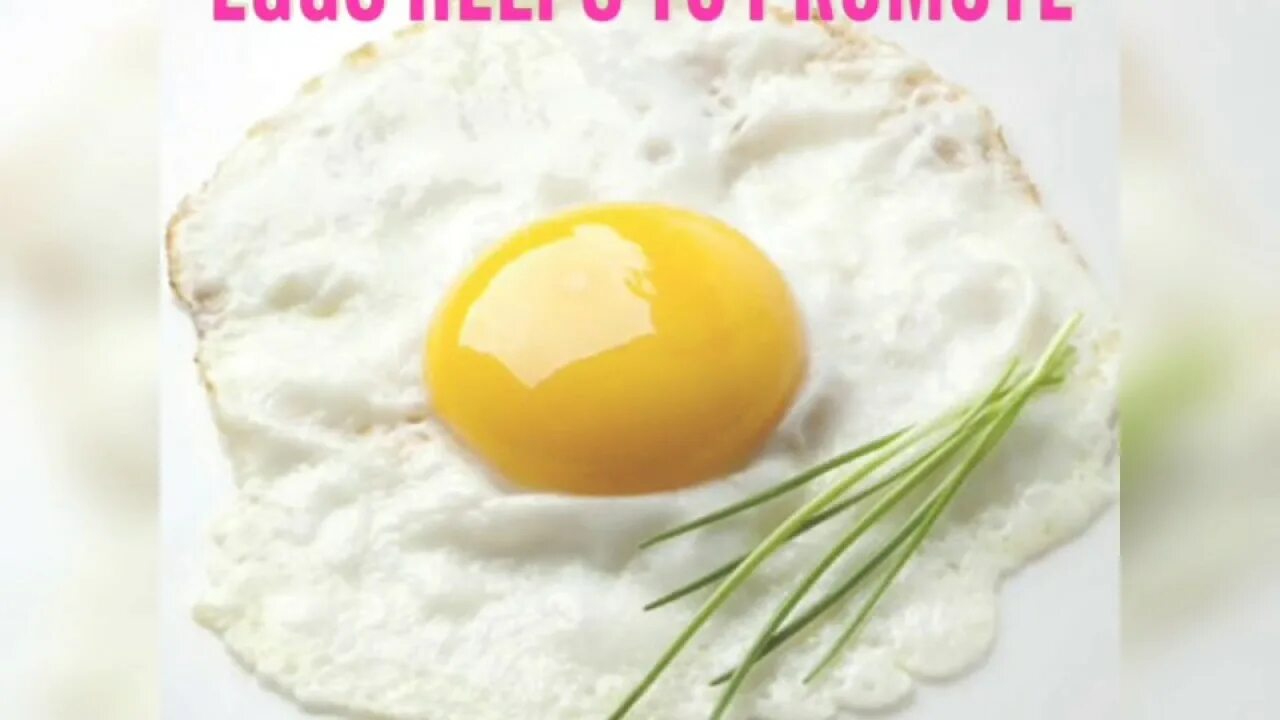 Глазунья на белом фоне. Яичница sunny side up. Egg. Яичница вид сверху. Sunny egg.