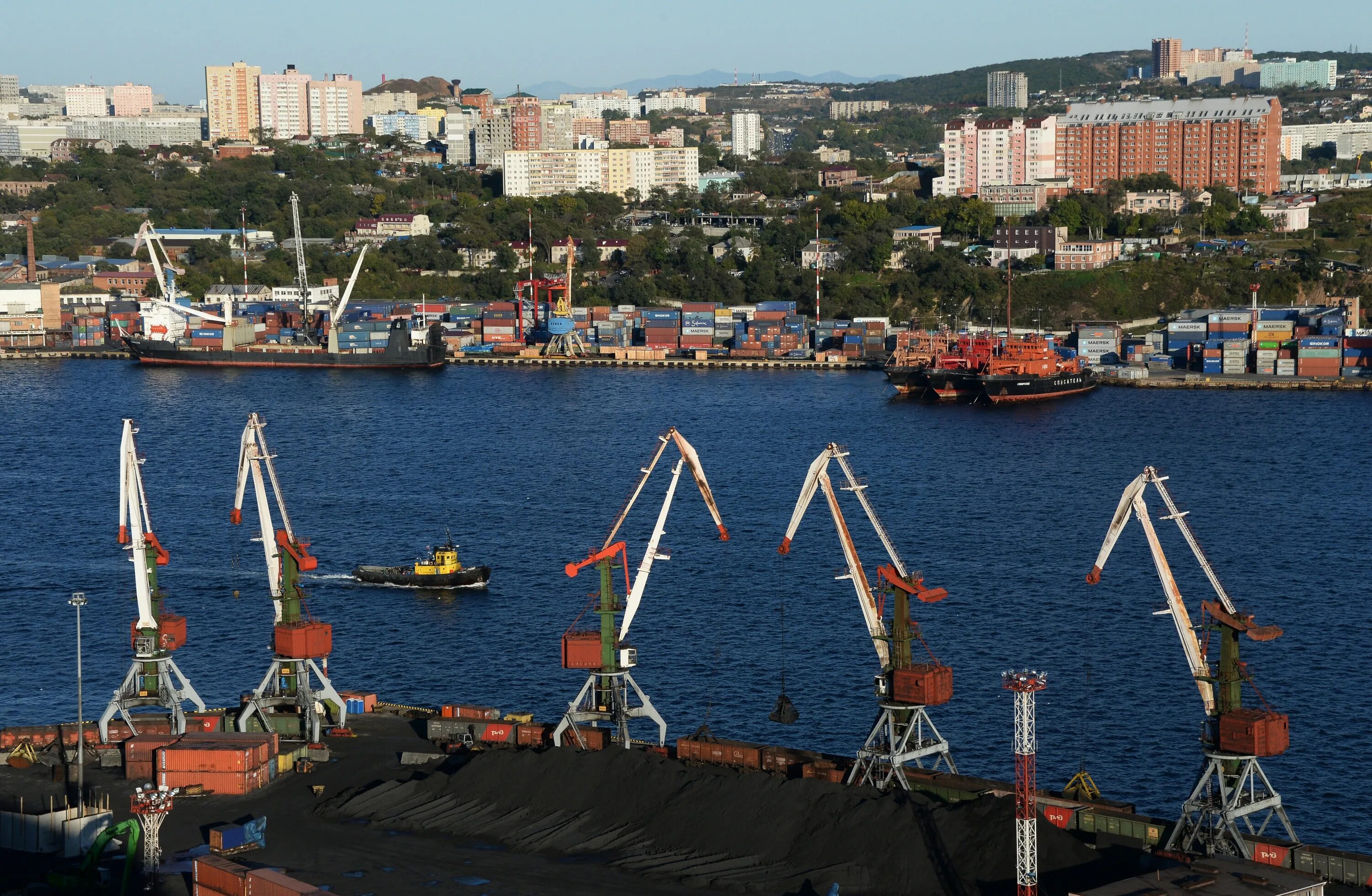 Vladivostok port. Владивостокский морской торговый порт. Порт Владивосток. Причалы порта Владивосток. ВМТП Владивосток.