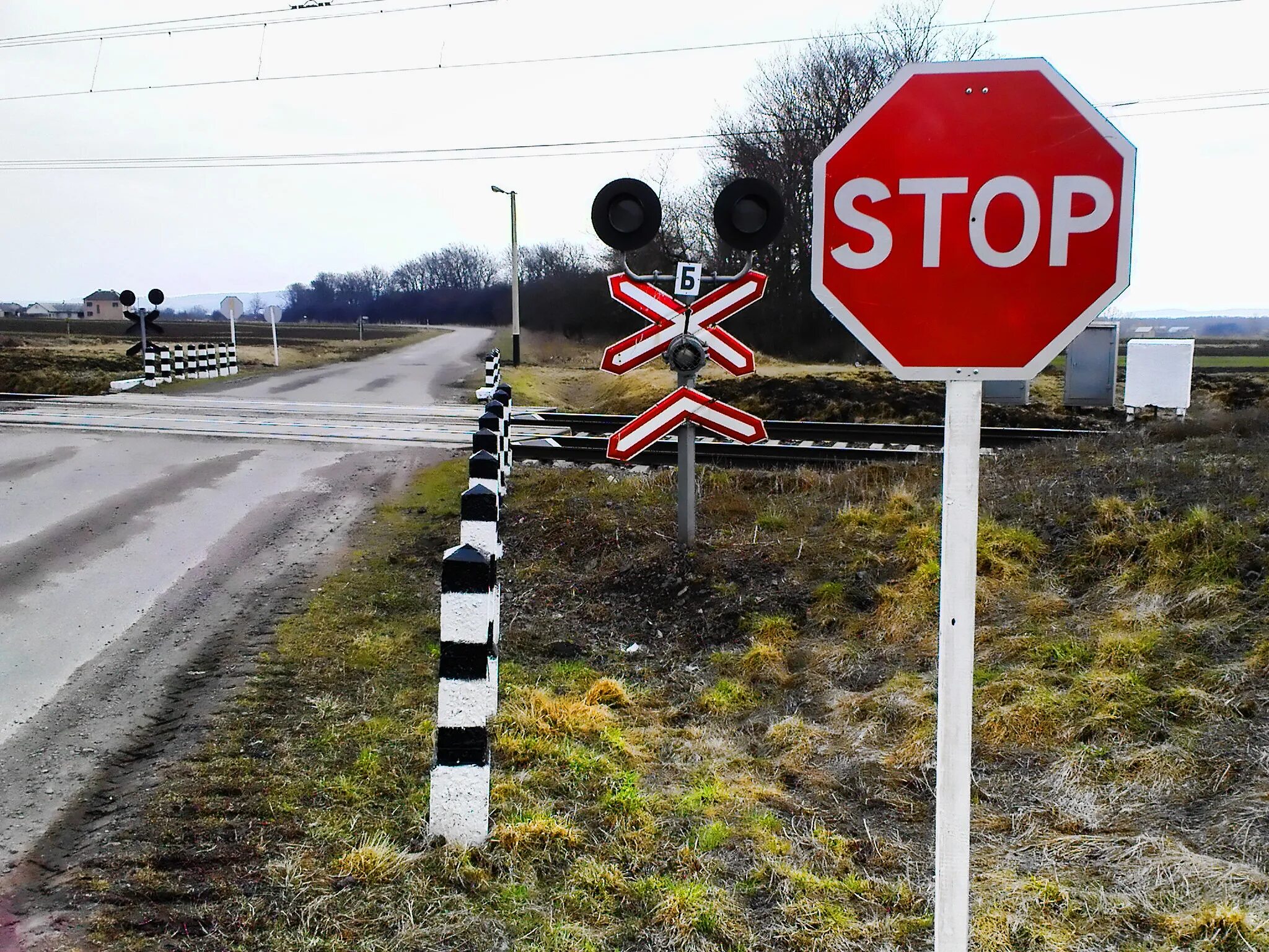 Железные дорожные знаки. Нерегулируемый Железнодорожный переезд. ЖД переезд. Знак нерегулируемый Железнодорожный переезд. ЖД знак стоп.