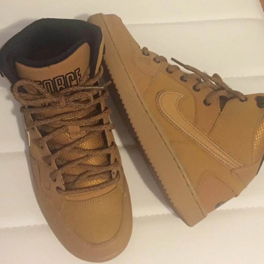 Кроссовки camel. Кроссовки кэмел мужские. Nike Camel. Ботинки цвета кэмел. Camel Nike Airforce High Original.