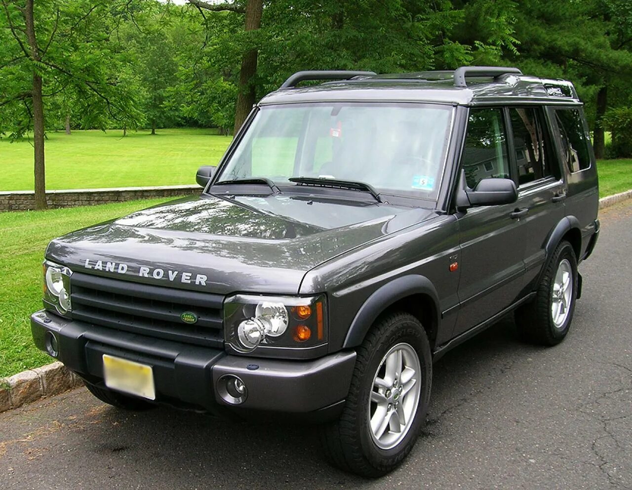 Дискавери авто ру. Ландж Ровер Дисковерт 2. Land Rover Discovery 2 2004. Ленд Ровер Дискавери 2004. Ланлровер Дискавери 2004.