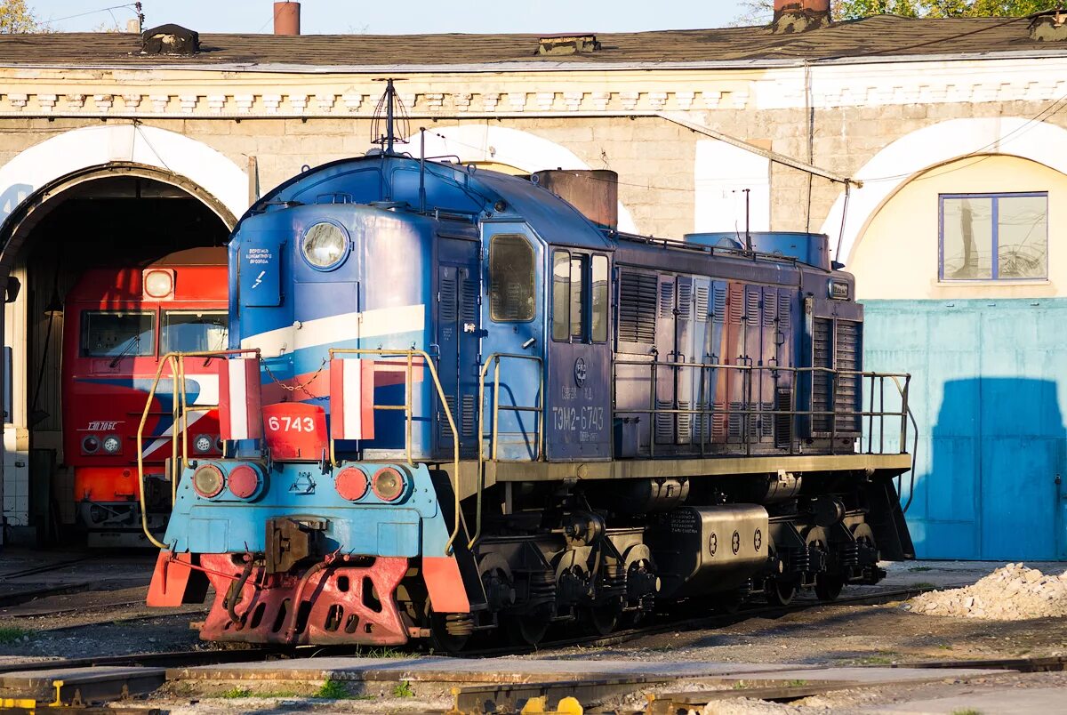 Депо войновка тюмень. Дт16 тэп70. Депо войновка тюмень. Веерное депо тюмень. Локомотивное депо войновка тюмень.