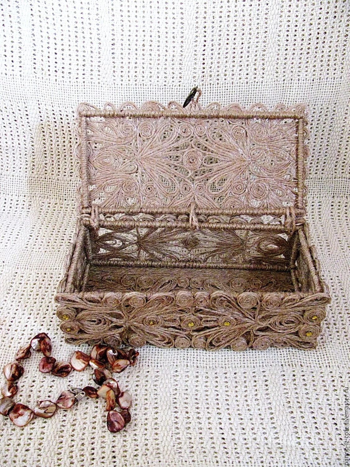 шкатулки из джута.