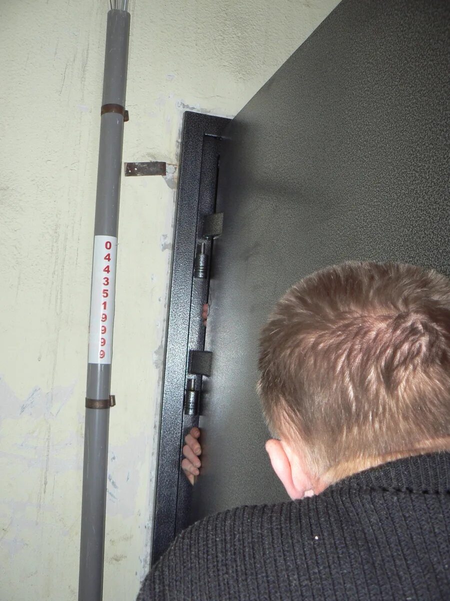 Какой анкер нужен для установки входной двери. Навешивание дверного полотна. анкер для крепления двери входной металлической. анкера для установки входной двери. анкер для монтажа дверей.
