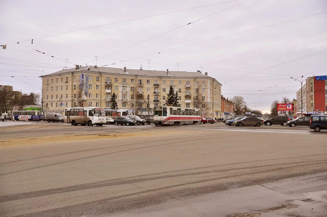 Остановиться в твери. Площадь Капошвара Тверь. Тверь площадь Капошвара в 90е. Город Калинин площадь Капошвара.