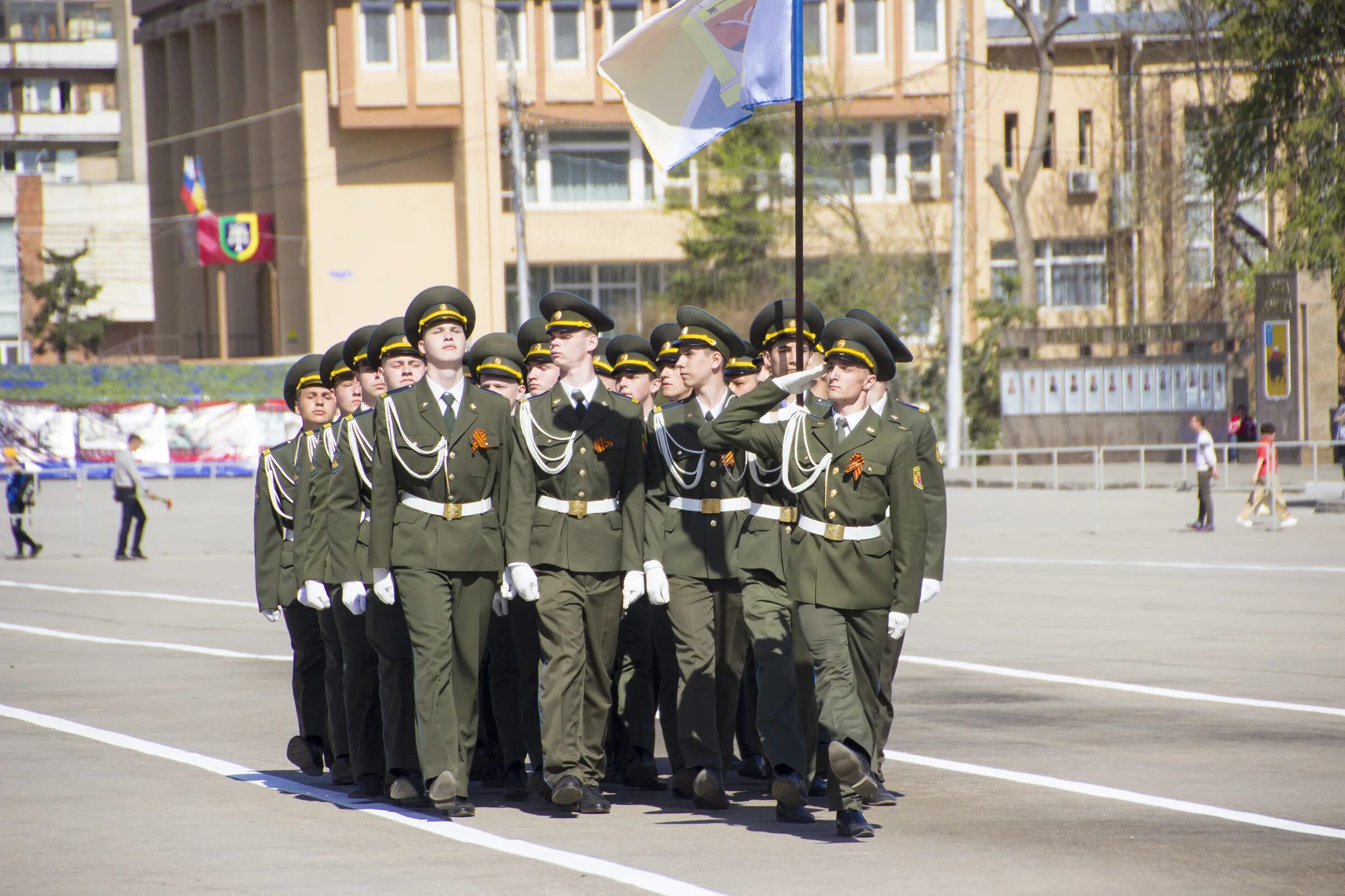Равнение на старших