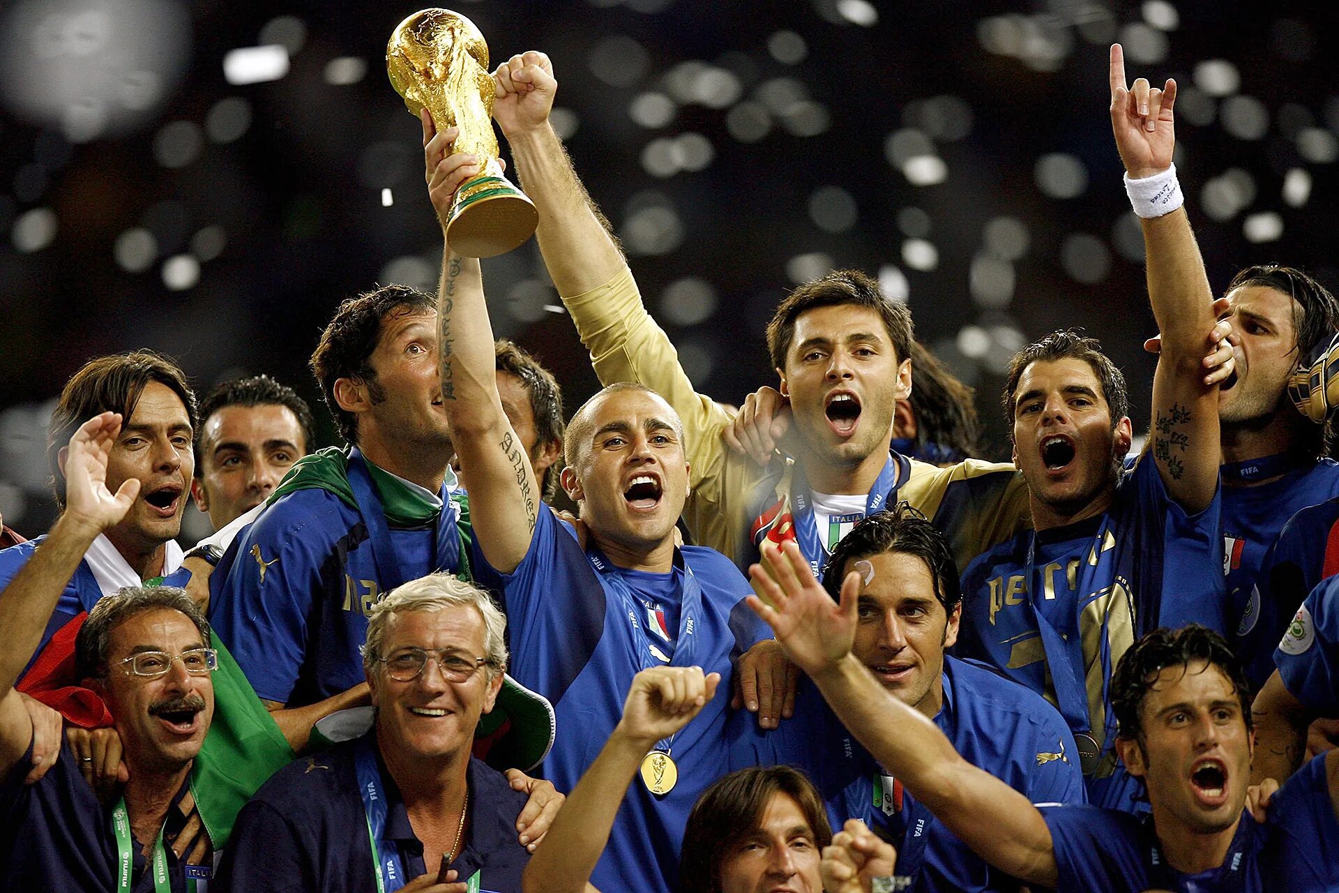 Действующий чемпион футбола. Фабио Каннаваро ЧМ 2006. Сборная Италии ЧМ 2006.