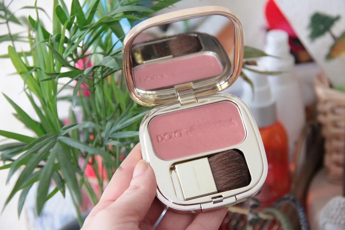 Румяна Дольче Габбана. Dolce Gabbana Dahlia румяна. Dolce Gabbana blush. Dolce Gabbana blush 210.