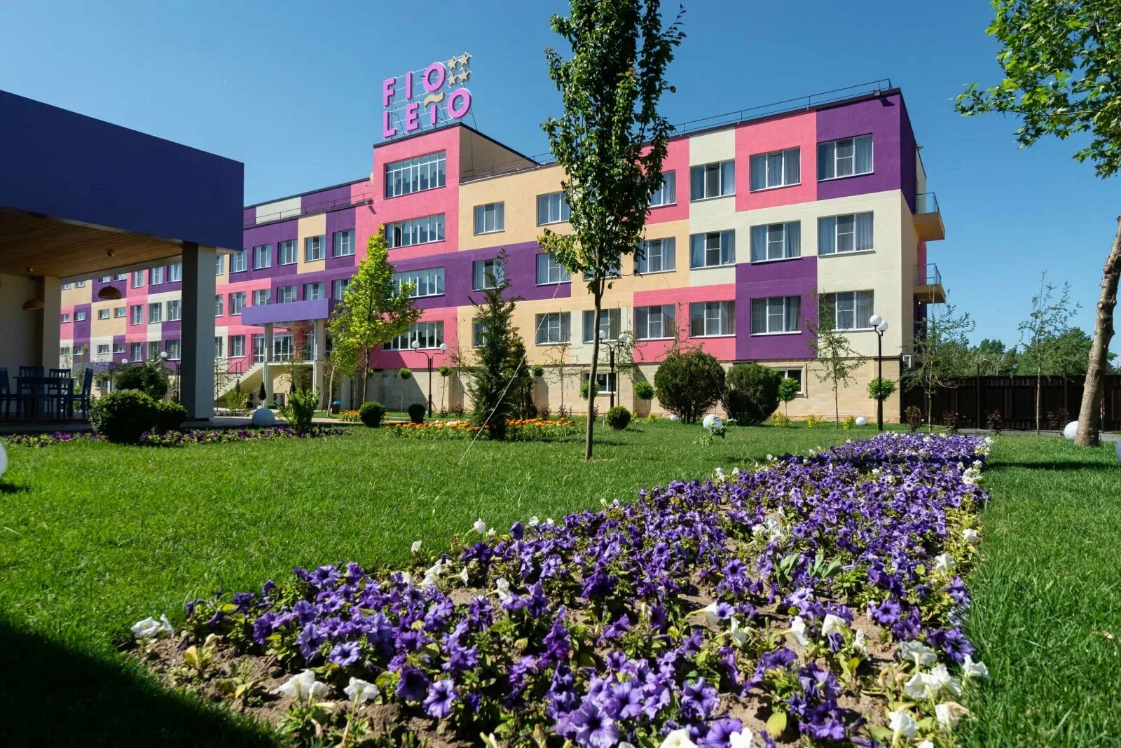 Санаторий в анапе фиолето. Fioleto family resort 4 анапа. Фиолето анапа отзывы 2024. Фиолето фэмили анапа. Фиолето отель в анапе.