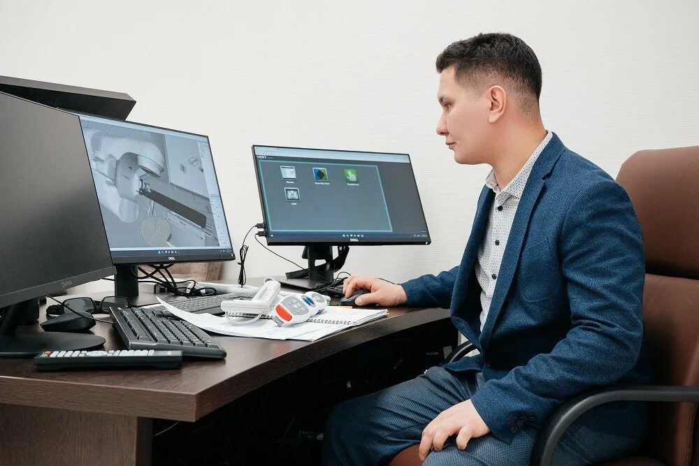Как зовут главного разработчика