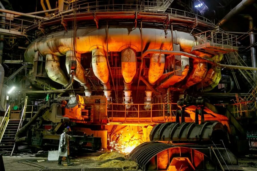 Конвертерный цех евраз нтмк. Новая доменная печь. Доменная печь 6 нтмк. Металлургический комбинат уральская сталь. Доменная печь 6 нтмк.
