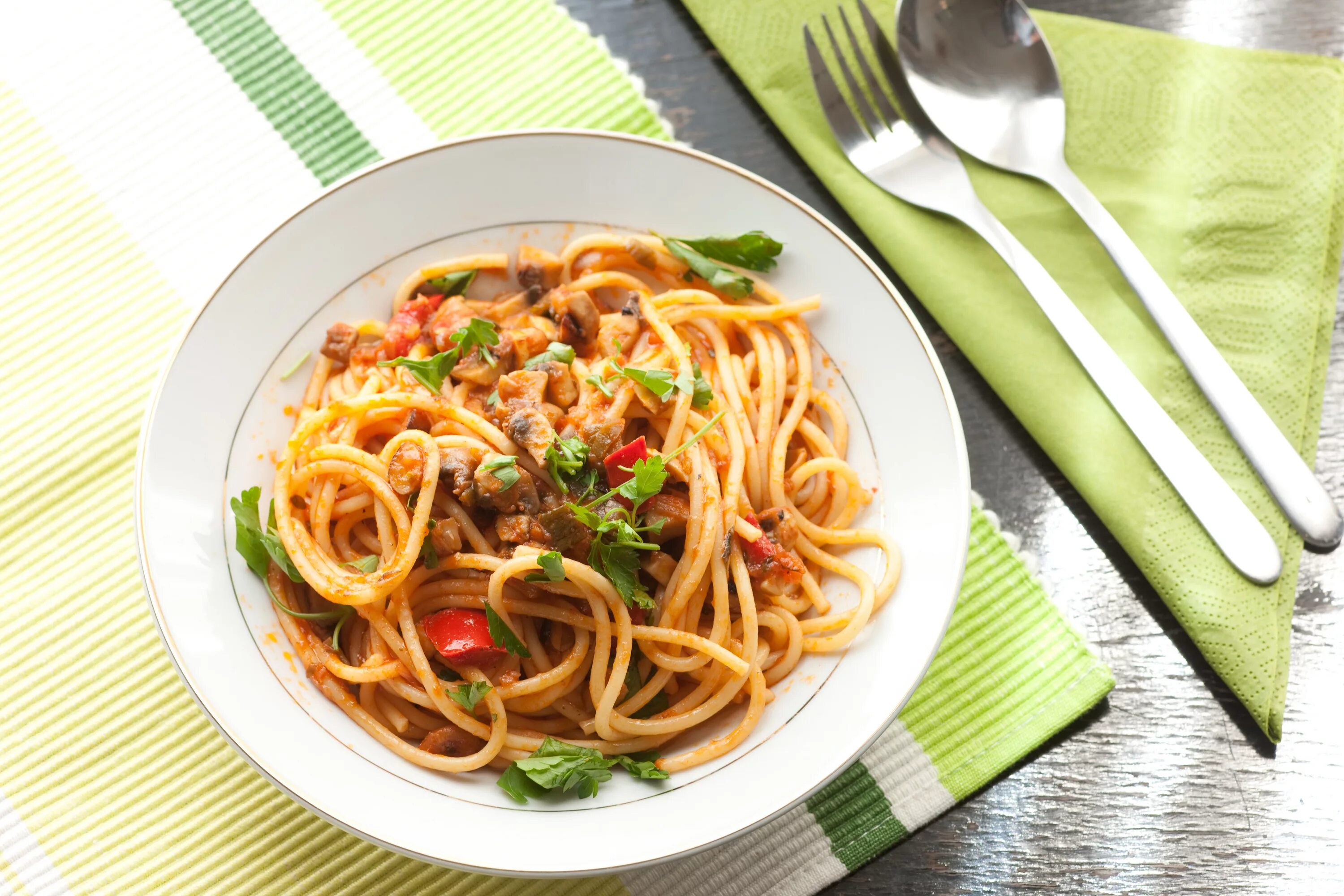 Как сварить спагетти. Макароны по флотски. Спагетти не приготовленные. Как правильно приготовить спагетти. Спагетти быстрой варки.