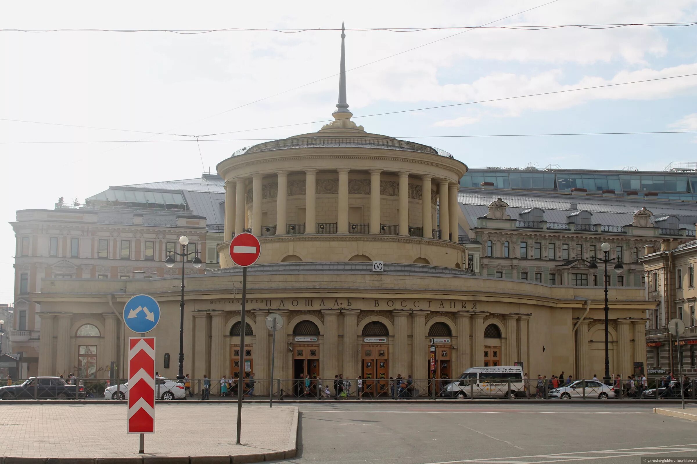 Площадь Восстания Московский вокзал Санкт-Петербург. Площадь Восстания Московский вокзал. Станция метро площадь Восстания Московский вокзал. Восстания у Московского вокзала.