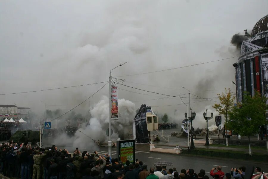 Грозный в мае. Сад первого мая в Грозном. Климат Грозный в мае. Погода в Грозном сейчас.