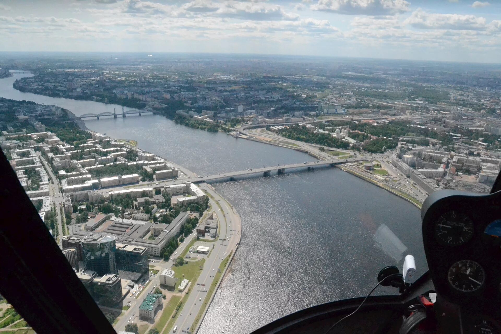 Вертолеты над санкт петербургом. Виды вертолетов. Вид из вертолета. Полет на вертолете над Питером. Прогулка над Питером на вертолете.