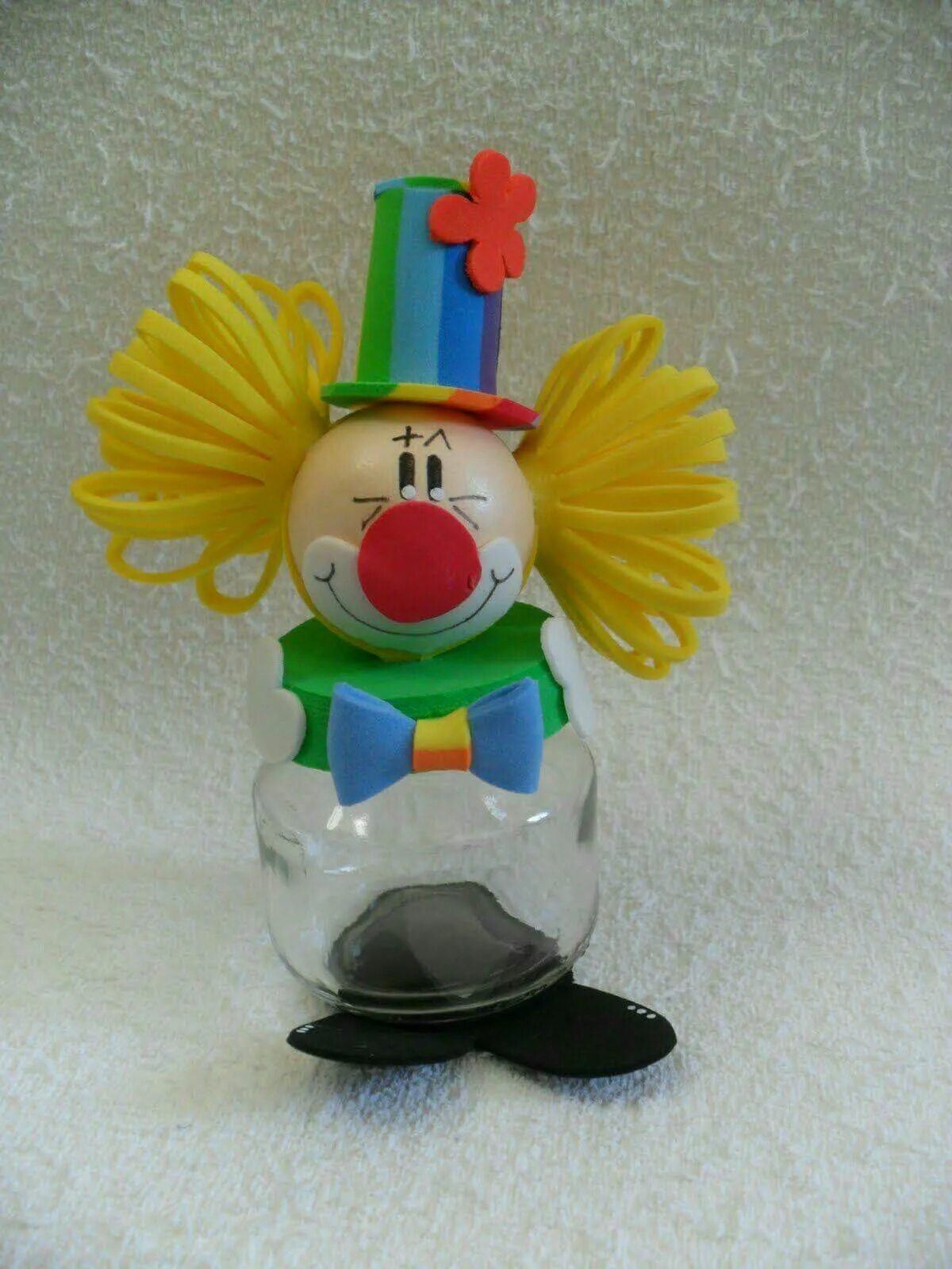 Сделать клоуна своими руками. Поддлека клоун. Поделка клоун. Клоун из пластиковой бутылки. Поделка веселый клоун.