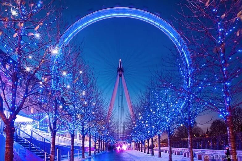 Праздник в офисе. Салют петарда бенгальский огонек. Светящиеся шары праздник. С днем рождения организации. Праздничные огни.