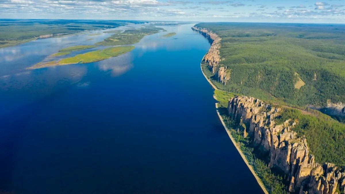 Люди реки лена. Река Лена в Якутии. Саха Якутия Ленские столбы. Река Лена Ленские столбы. Река Лена Ленск.