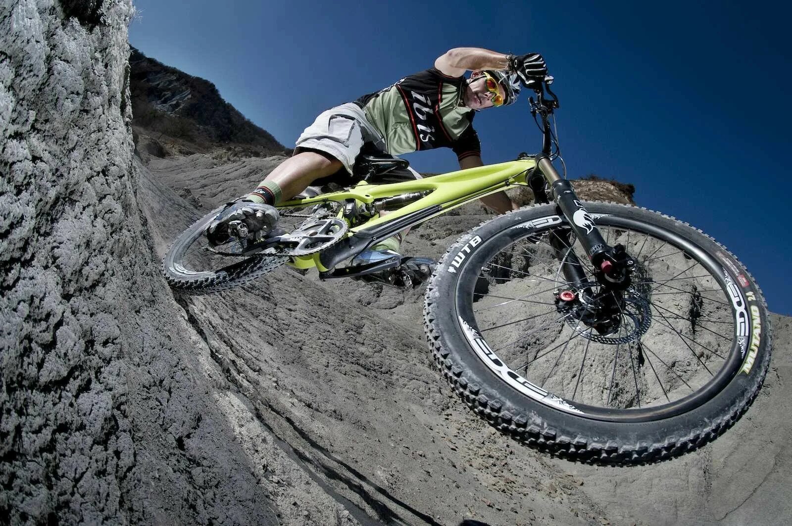 Скоростной спуск (горный велосипед). Горный MTB giant гонщик. Downhill Mountain Bike Cycling. МТБ даунхилл. Mounting bike