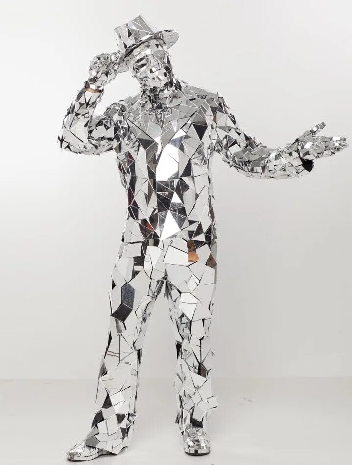 Зеркальный заяц костюм. Зеркальный костюм. Костюм из зеркал. Костюм из стекла. Зеркальный костюм.