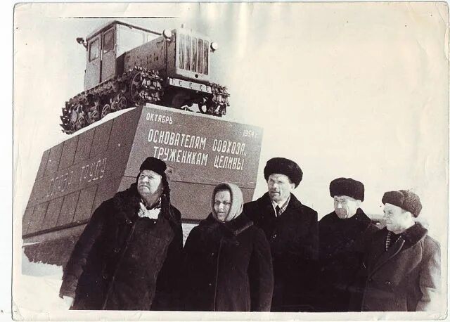 Радищево новоузенский район саратовской области. Новоузенский район Совхоз Радищева. Поселок Радищево Новоузенский район. Целинники Новоузенского района Саратовской области. Совхоз имени Радищева Саратовская область Новоузенский район.