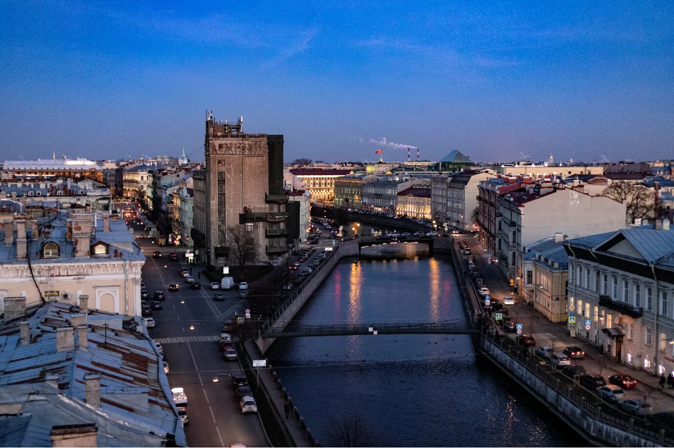 Пушки петропавловской крепости в санкт-петербурге. Полуденный выстрел с петропавловской крепости. Дом зингера и спас на крови. Питер полдень. Пушки с нарышкина бастиона петропавловской крепости.