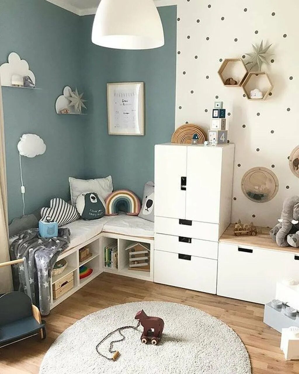 Решение для маленьких детей. Детская мебель Сканди. Стильная детская комната. Интерьер детской комнаты. Дизайнерская детская комната.