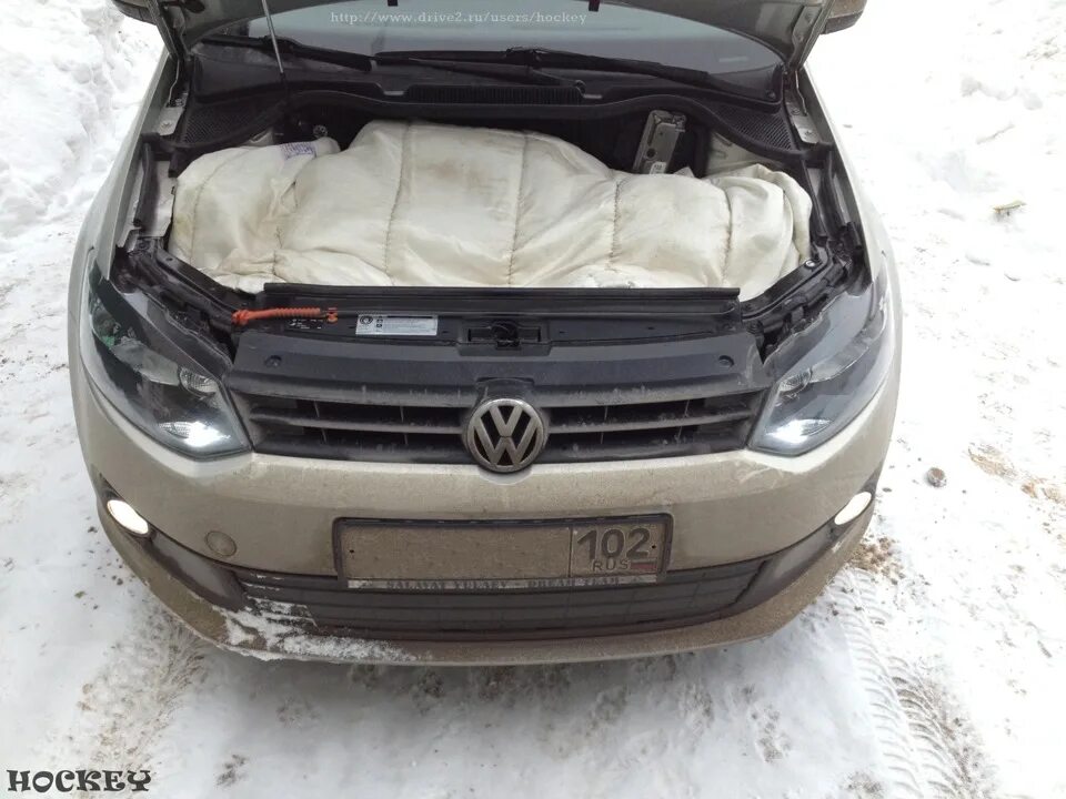 Как утеплить поло. Volkswagen polo sedan утеплитель двигателя. утеплитель на двигатель фольксваген поло 2014. утеплить бампер поло седан 2016. утеплитель на радиатора на поло.