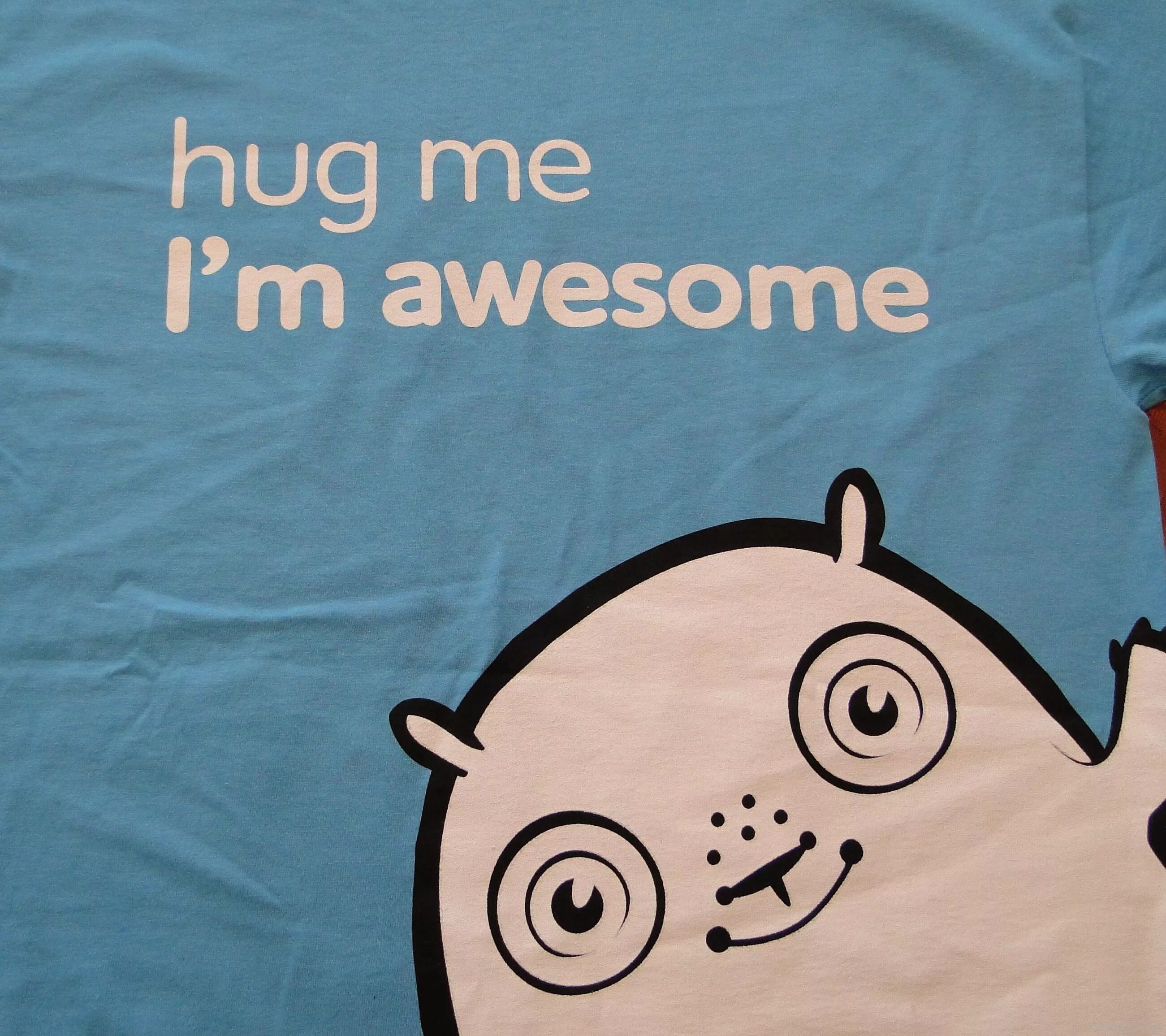Lets hug. Hug me. hug me надпись. hug me more. hug me i&#039;m trying.