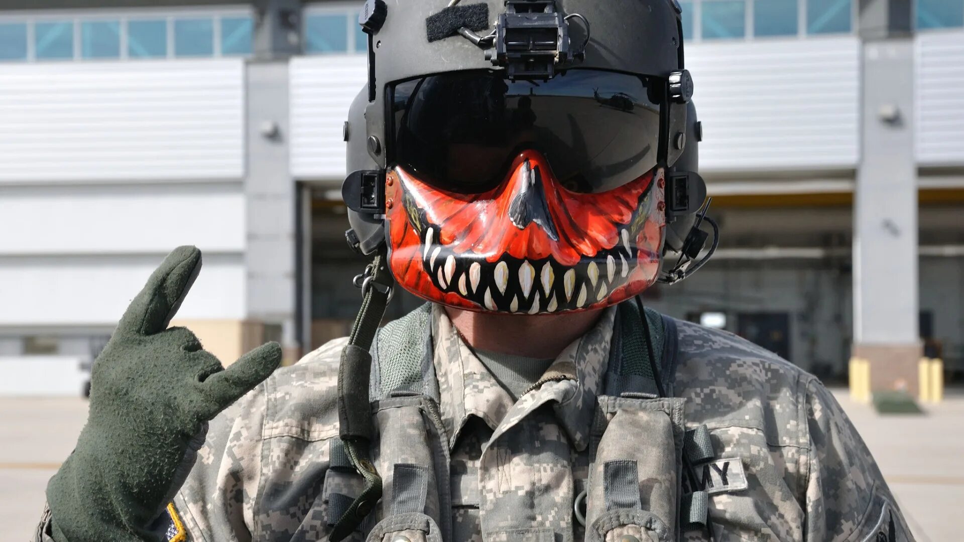 Итальянские солдаты в масках. Masked military men. Masked military men. Masked military men. Американский солдат в противогазе.