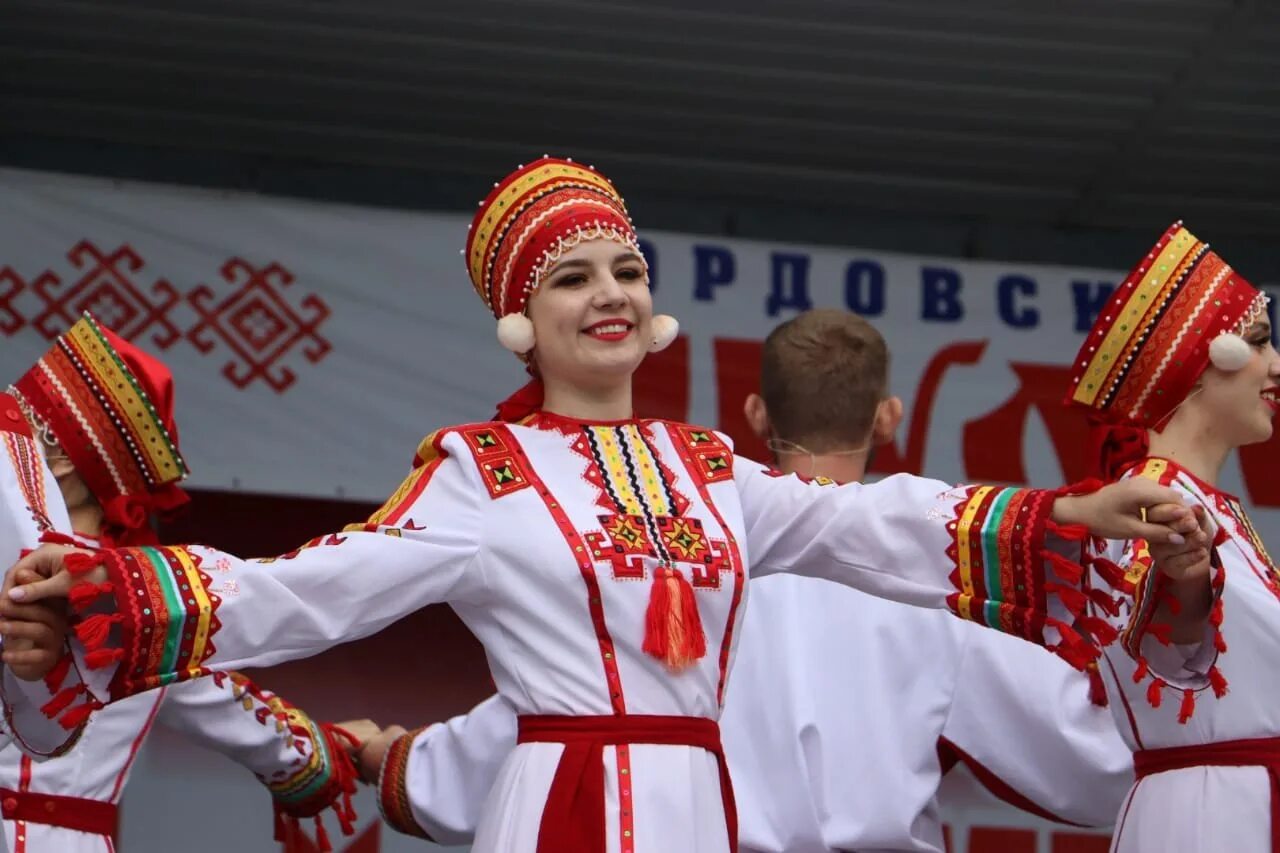 мордва мокша национальный костюм. народный костюм мордвы мокши. национальный костюм мордвы эрзя. эрзя народ. мордов.