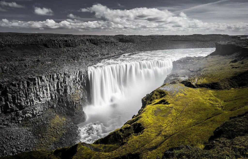 Какой самый мощный водопад. Водопад Dettifoss, Исландия. Исландский водопад Деттифосс. Водопад Деттифосс (Dettifoss),. Самый мощный в Европе водопад Деттифосс.