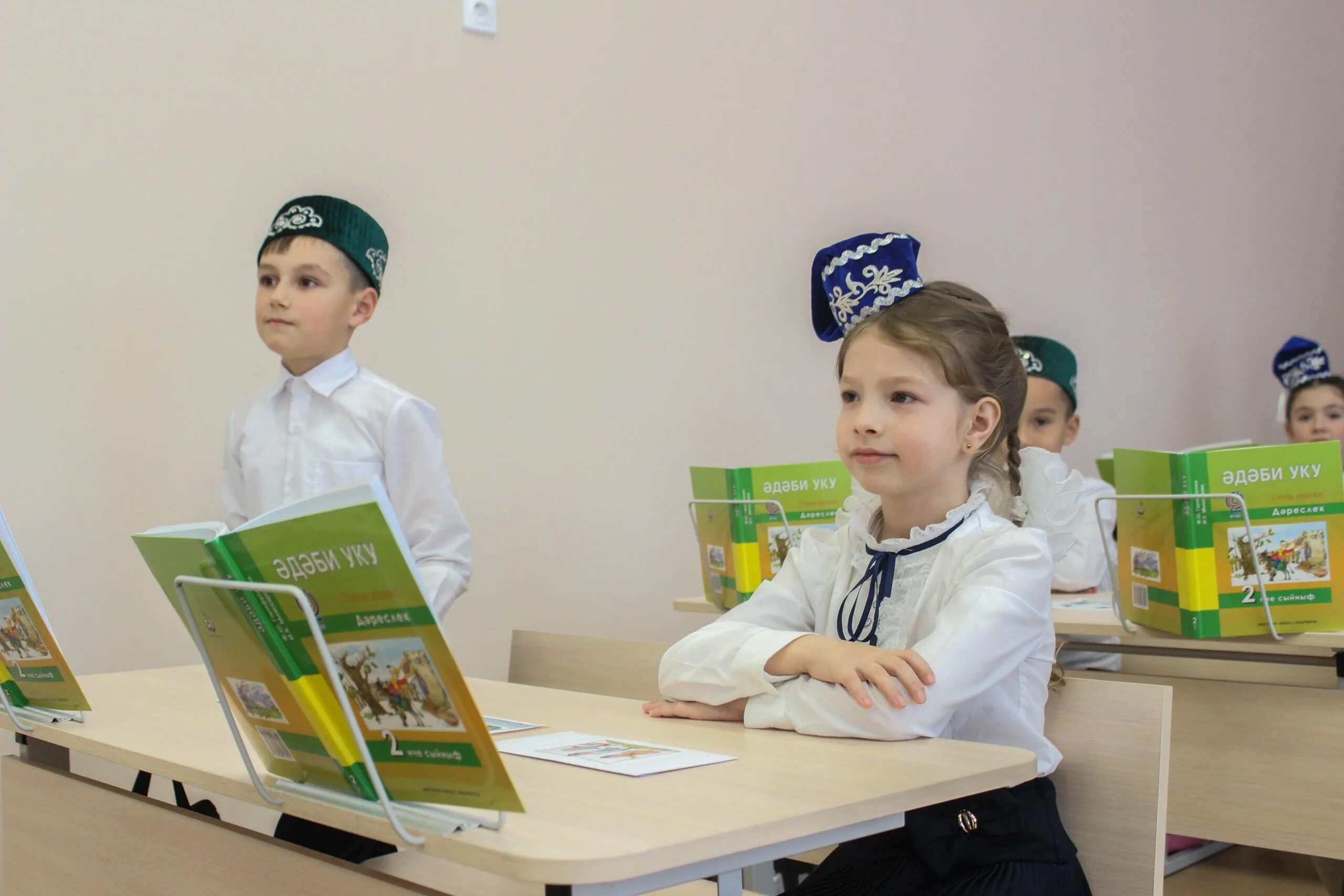 Татары языковая. Республика татарстан государственный язык. Татары языковая семья и группа. Обучение детей татарскому языку в детском саду. Татарский язык презентация.