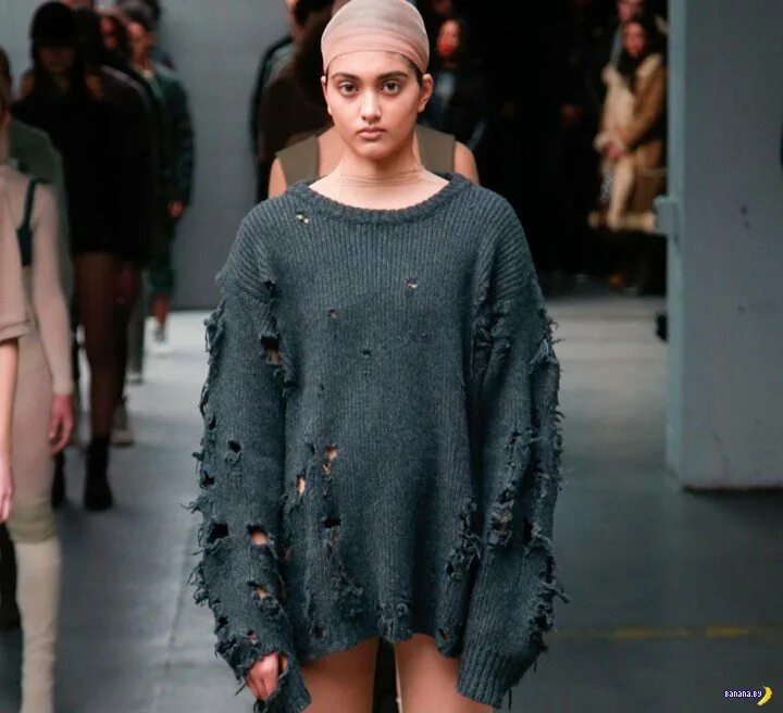 Мода дыр. Kanye west свитер. рваный свитер кани веста. канье уэст рваный свитер. мода от канье уэста.