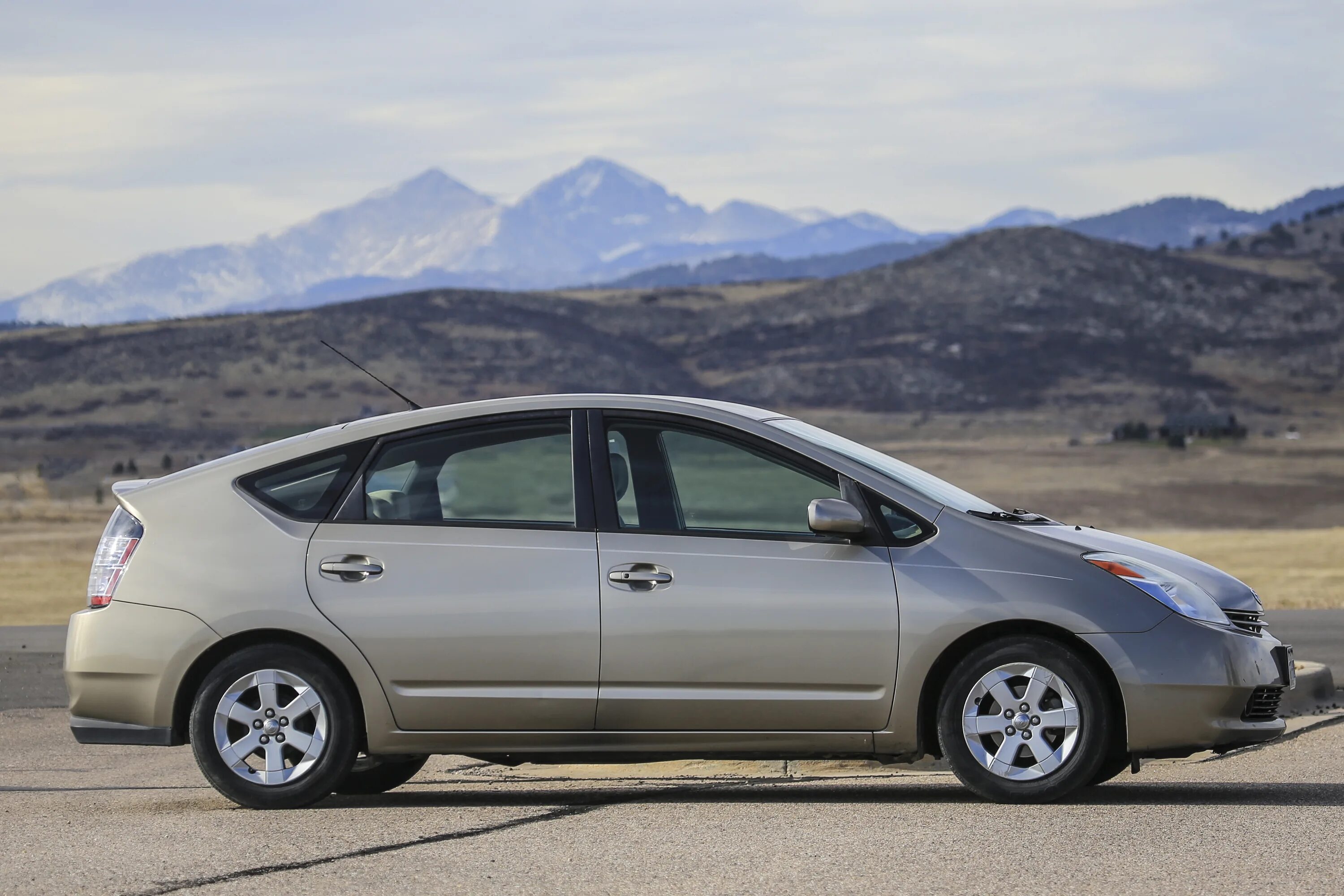 Toyota prius второе поколение. Toyota prius 2. toyota prius 2 gen. тойота приус гибрид 2 поколение. toyota prius 1 gen.