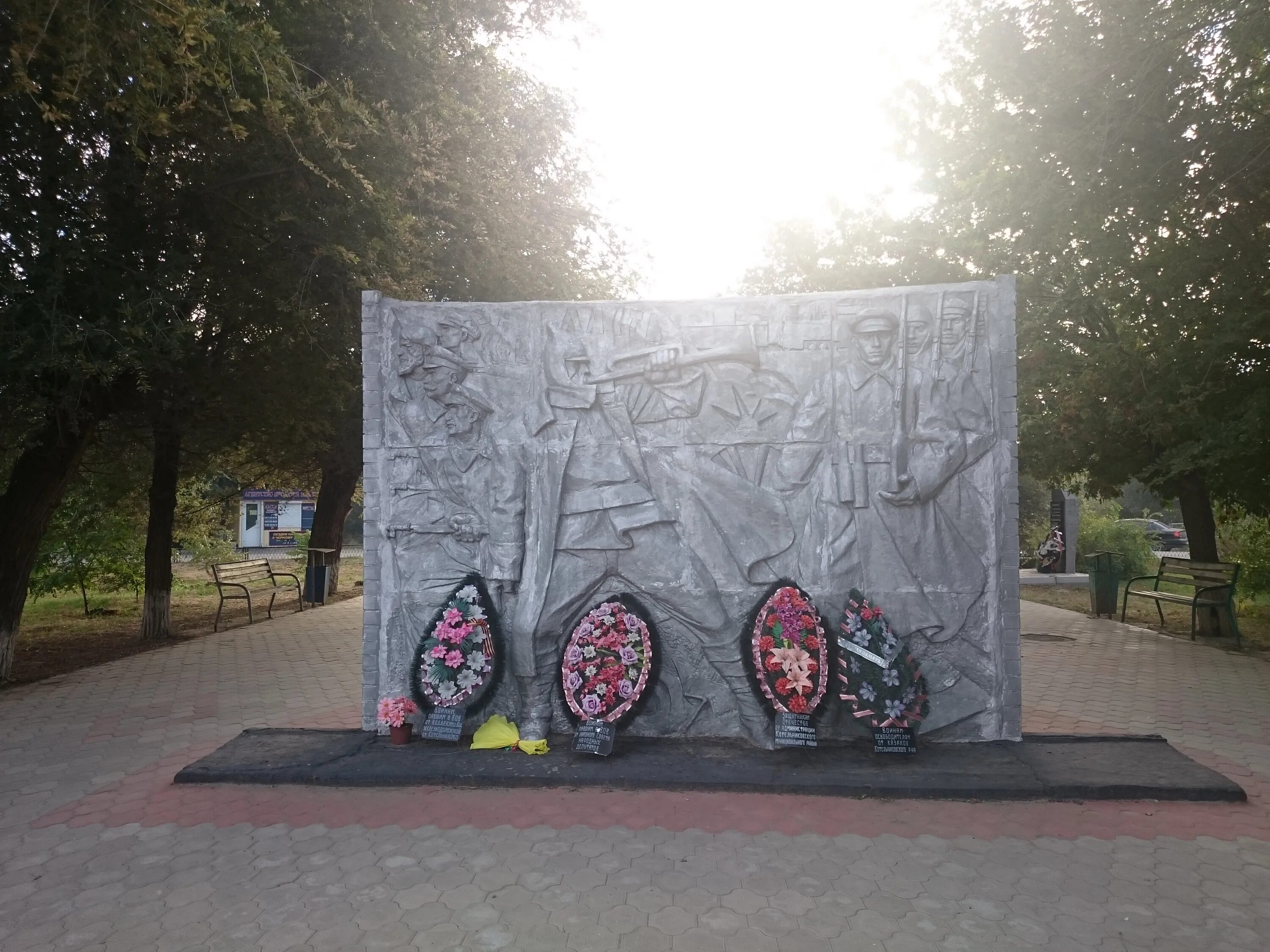 Памятник т 34 хабаровск. Мемориал в котельниково волгоградской. Котельниково волгоградская область танк т-34. Котельниково волгоградская область танк т-34. Волгоградская обл.