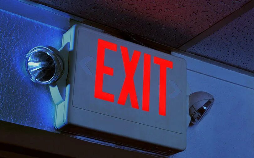 Exit light. Exit свет. табличка &quot;выход&quot;. emergency exit. emergency lighting.