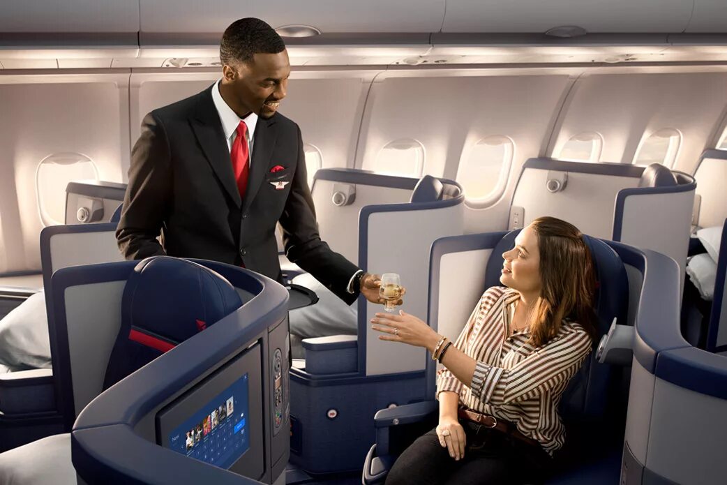 Delta Airlines Business class. Delta Airlines first class. Delta Airlines первый класс. Кресло бизнес класса.