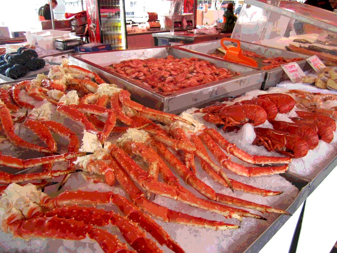 Камчатка сколько стоит. Рыбный рынок Петропавловск-Камчатский. Рыбный рынок Камчатка. Петропавловск-Камчатский рынок морепродуктов. Рыбный рынок Елизово.