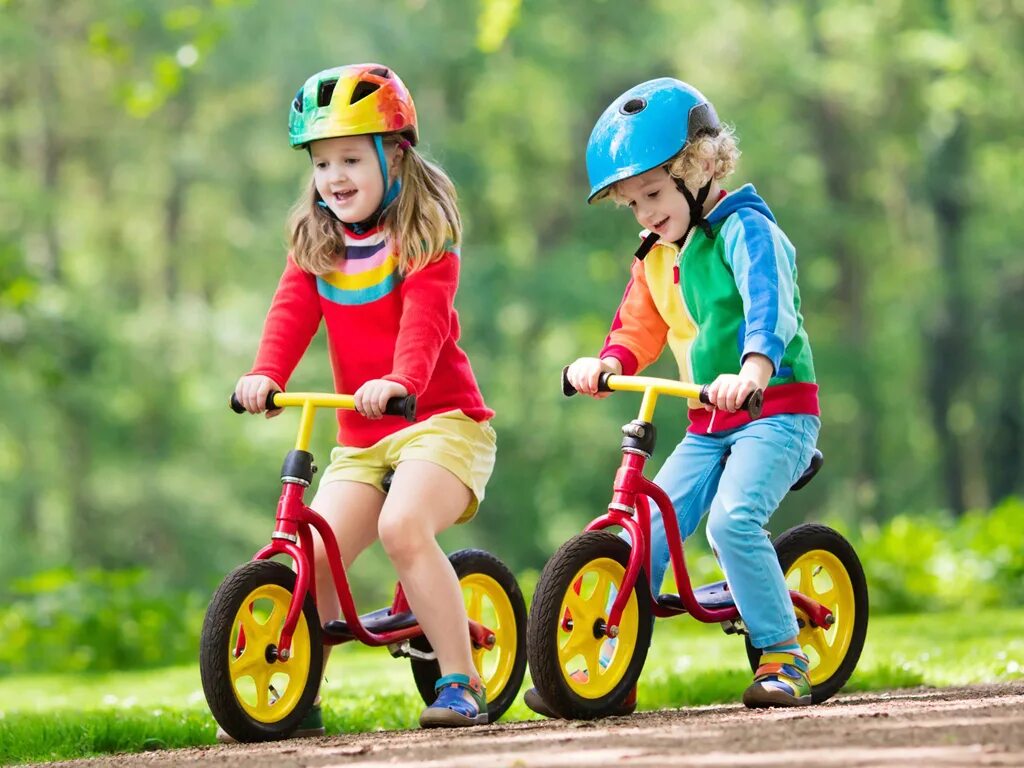 The children ride bikes. Дети с велосипедом. Кататься на велосипеде. Езда на велосипеде дети. Дети катаются на велосипеде.