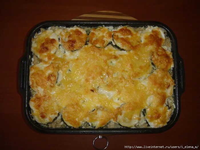 Кабачки под шубой в духовке. Запеченные кабачки с помидорами и сыром. Кабачки под шубой в духовке. Фаршированные кабачки фото. Кабачок под шубой в духовке рецепт с фото.