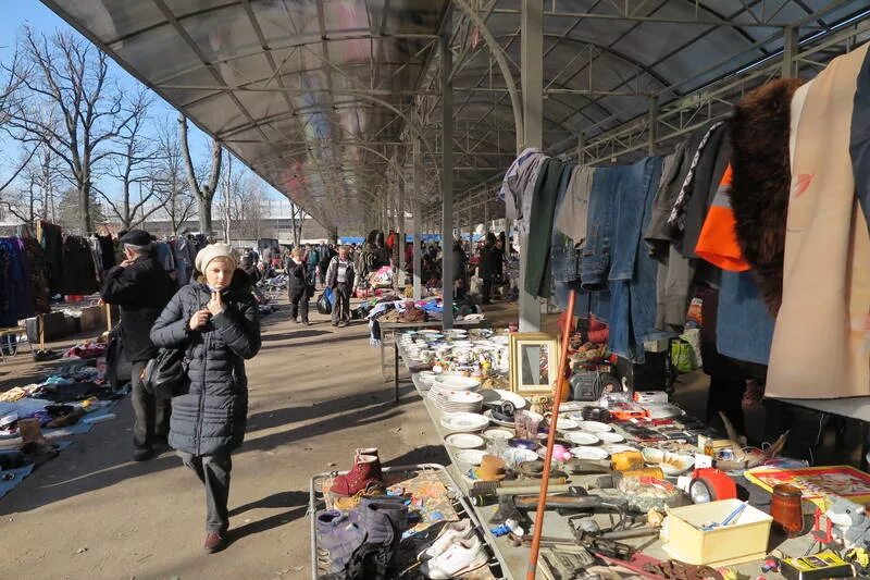 Блошиный рынок метро. Блошиный рынок в Санкт-Петербурге на Удельной. Блошиный рынок уделка в Санкт-Петербурге. Удельный рынок в Санкт-Петербурге. Блошиный рынок на Удельной.