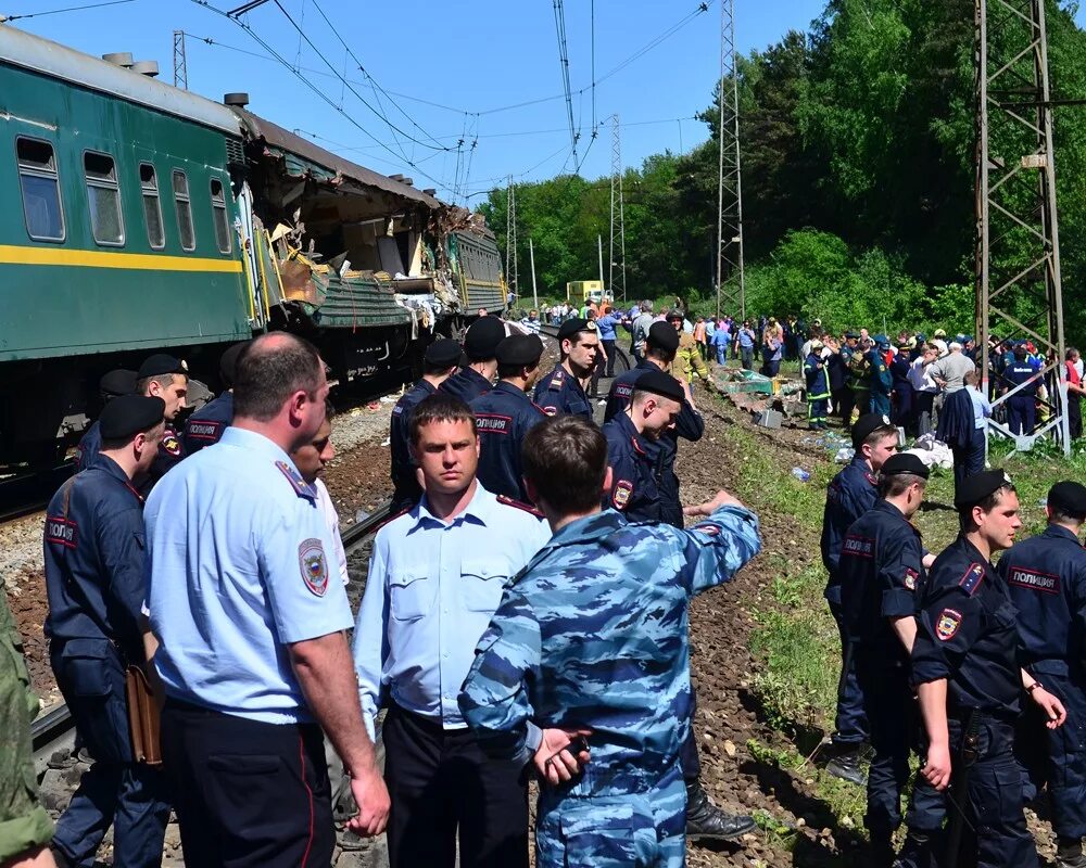 Россия новости происшествия политика. Нара Бекасово крушение поезда.